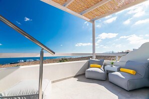 Property grounds - Villa Eliontha, Divine Sea Views, Private Hot Tub, Furnished Terrace, Santorini (Santorini)