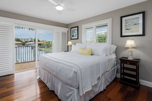 Iron/ironing board, free WiFi, bed sheets - Grand Canalside Direct access 2 blocks to beach (Marco Island)