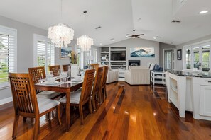 Dining - Grand Canalside Direct access 2 blocks to beach (Marco Island)