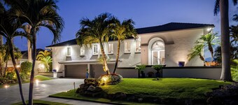 Grand Canalside Direct access 2 blocks to beach
