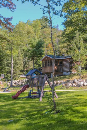 Children’s area - Fairbank Lake Cottages - Main Lodge (Whitefish)