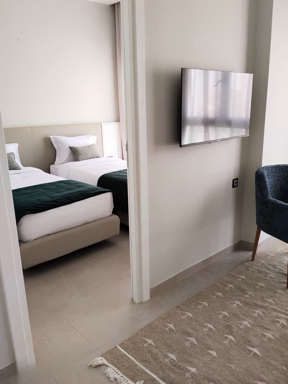 Quadrupla familiare, vista città | Una scrivania, Wi-Fi gratuito, lenzuola