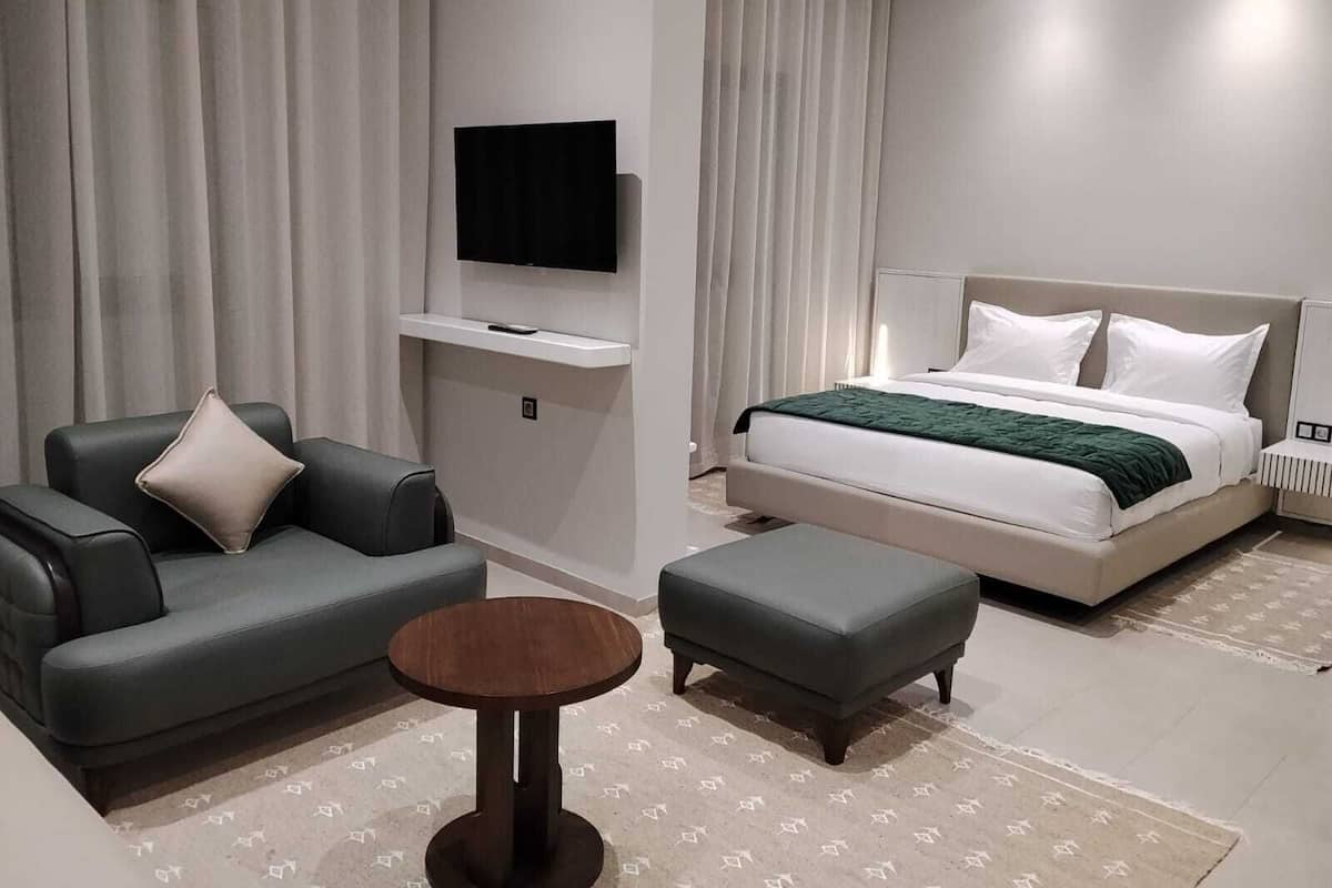 Family Quadruple Room, City View | Desk, free WiFi