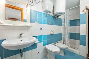 Douche, serviettes fournies