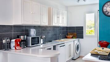 Family Room, Sea View | Private kitchen | Electric kettle