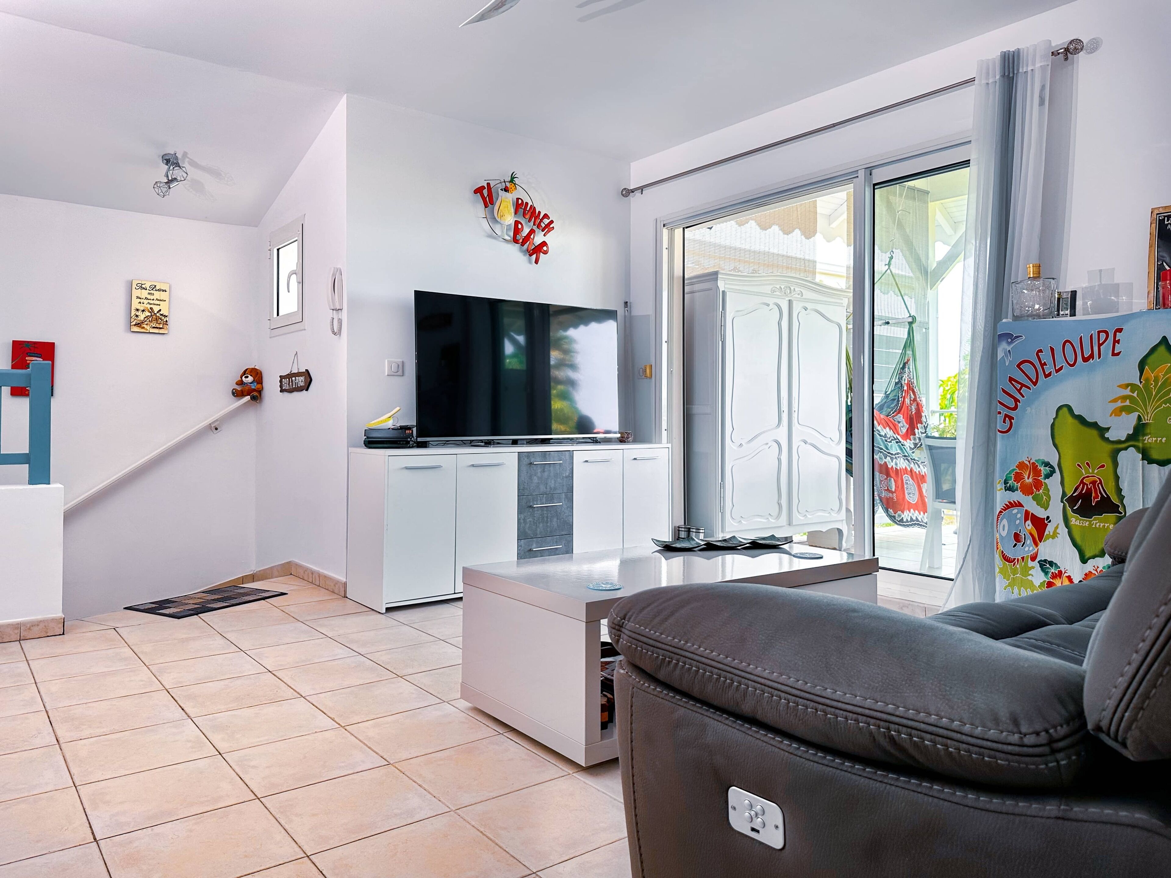 Family Room, Sea View | Interior