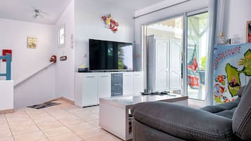 Family Room, Sea View | Interior