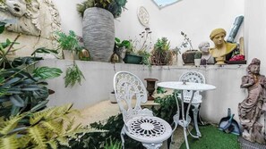 Outdoor dining - Knightsbridge Mews House, Patio, Harrods (London)