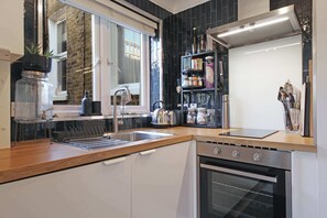 Fridge, microwave, oven, stovetop - Stylish Light Filled Flat - Luxury Designer Touch (London)