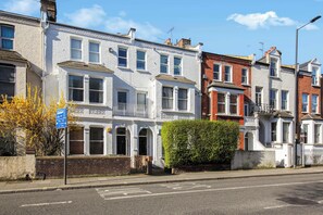 Exterior - Stylish Light Filled Flat - Luxury Designer Touch (London)