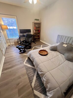 4 habitaciones, escritorio, tabla de planchar con plancha y wifi gratis 