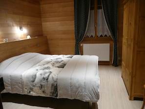 2 bedrooms, iron/ironing board, free WiFi - 2-bedroom gîte for 4 people, close to shops and entertainment. (LE GRAND-BORNAND)