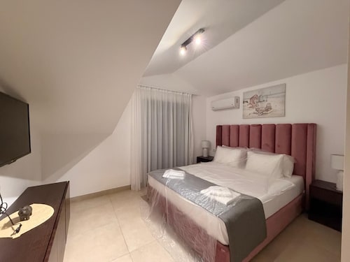 Bellezza Condo Apartments