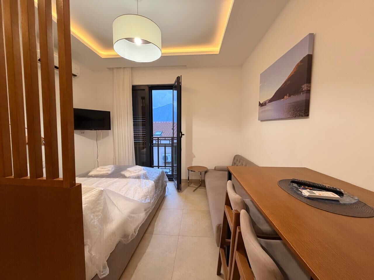 Comfort Studio | Desk, laptop workspace, free WiFi