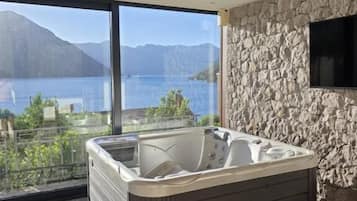Private spa tub
