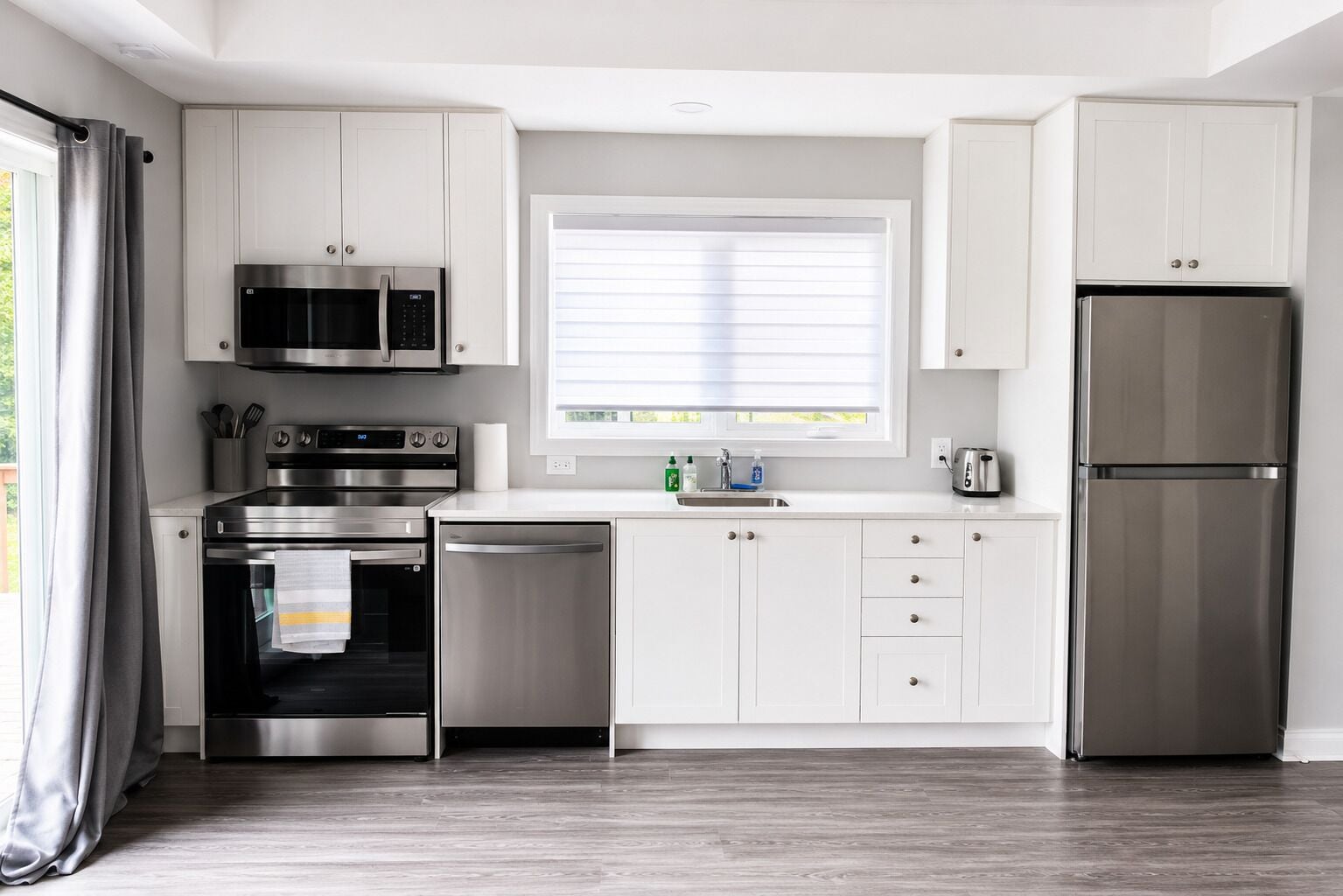 Fridge, oven, stovetop, dishwasher