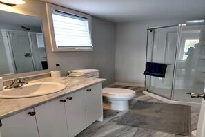 Dusche, Bidet, Handtücher, Seife
