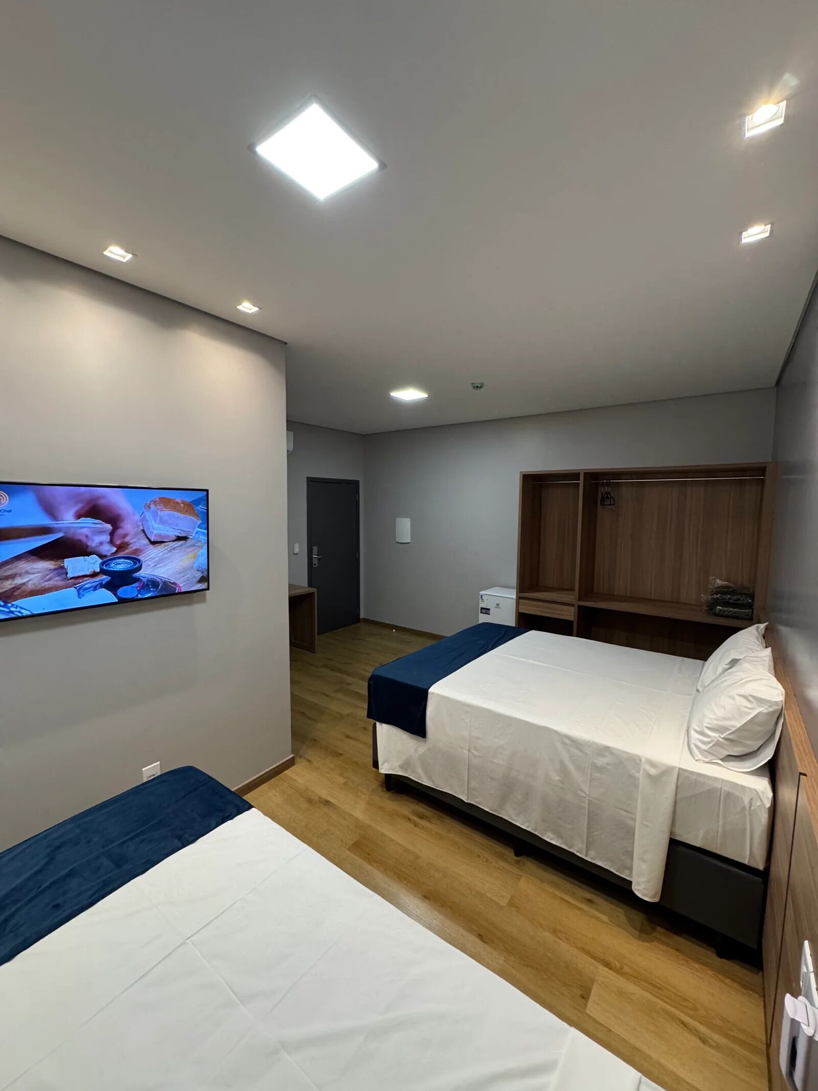 Basic-Dreibettzimmer | Schreibtisch, laptopgeeigneter Arbeitsplatz, kostenloses WLAN