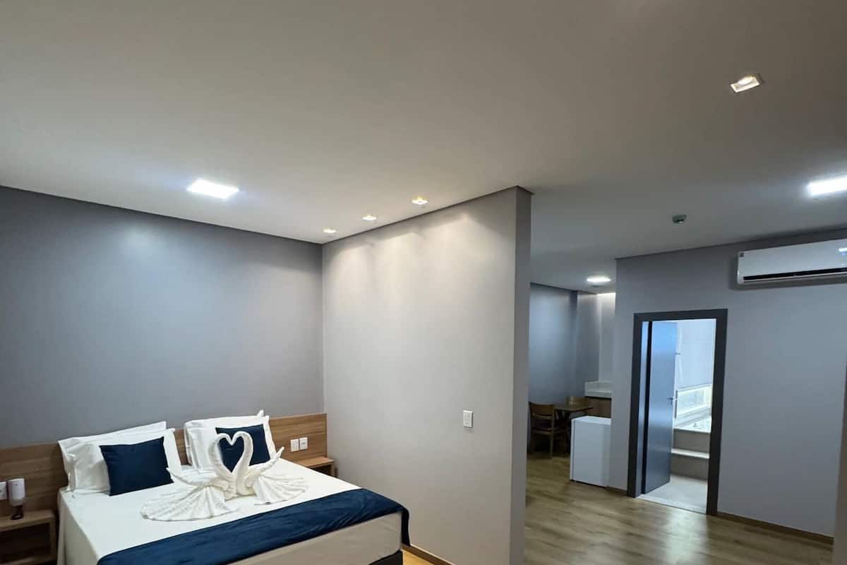 Luxury Double Room | Desk, laptop workspace, free WiFi