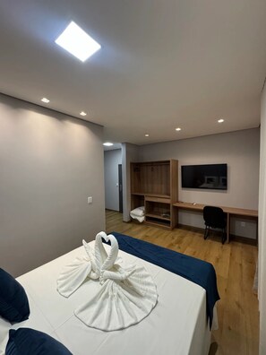 Luxury-Doppelzimmer | Schreibtisch, laptopgeeigneter Arbeitsplatz, kostenloses WLAN