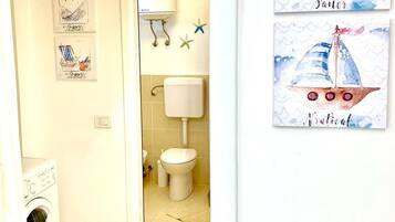 Dusche, Haartrockner, Bidet, Handtücher