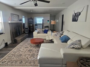 Living area - Soothing 3-bedroom house with AC in charming Sorrento (Sorrento)