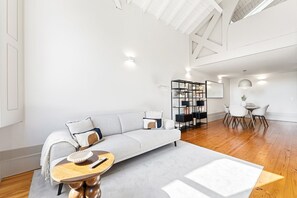 TV - GuestReady – Comfort and charm in Porto (Porto)