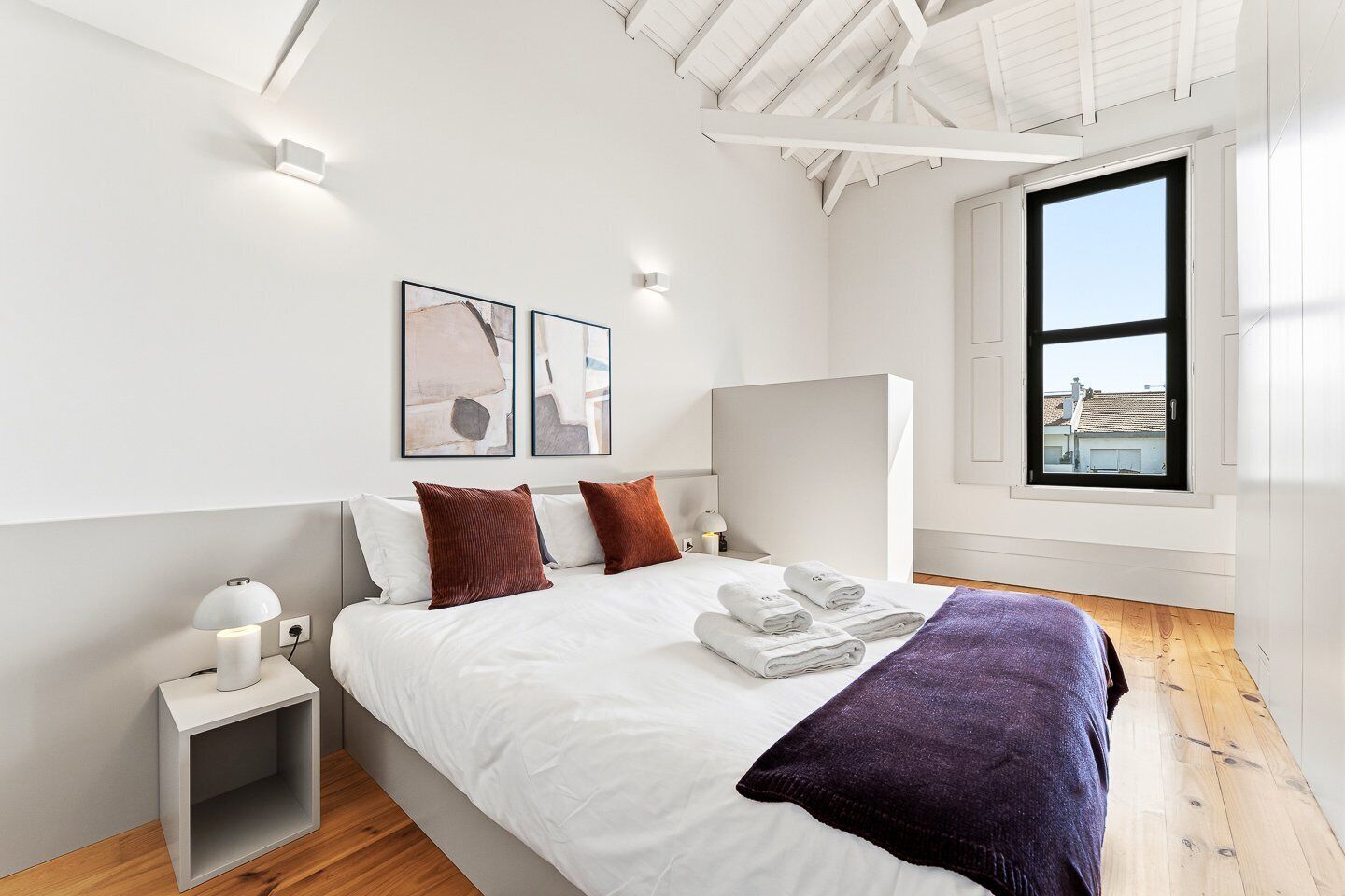 2 bedrooms, desk, iron/ironing board, Internet