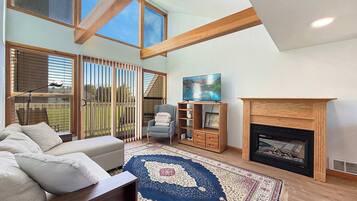 TV, fireplace