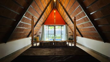 Luxury Villa, Balcony, Pool View | Interior
