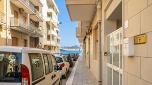 A row of parked cars along a narrow street with buildings on either side. - SPA and Relax 2 - Elegant Seaside Studio (Monopoli)