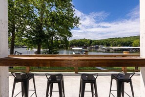 Property grounds - The Sway Stay - Lakeside Fire Pit & Hot Tub! (Lake Ozark)