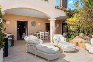 Outdoor dining - [PORTO CERVO 4 MINUTES]Elegant house with garden (Sardegna)
