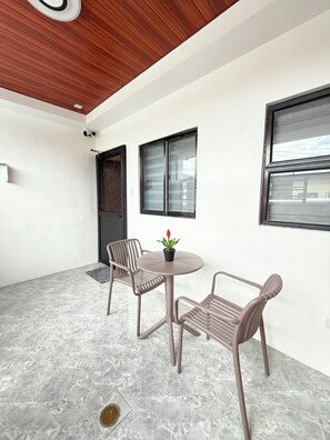 Dining - New Condotel-Inspired Studio with
Hot & Cold Shower, 10 minutes SM Mall (General Santos City (Dadiangas))