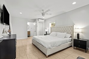 7 bedrooms, desk, iron/ironing board, travel cot - McCarty Mansion - Fort Pierce Waterfront Paradise - 7Br/6Ba - Sleeps 20 (Fort Pierce)