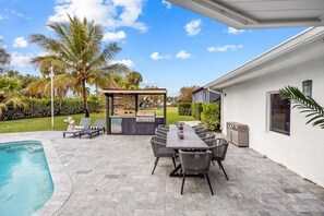 Outdoor dining - McCarty Mansion - Fort Pierce Waterfront Paradise - 7Br/6Ba - Sleeps 20 (Fort Pierce)