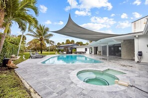 Piscine extérieure, piscine chauffée