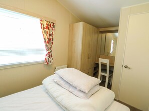 3 bedrooms, individually decorated, individually furnished - J J Caravan (Abergele)