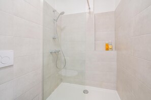 Bathroom - 2 Bedroom Apartment in Antwerp (Antwerp)