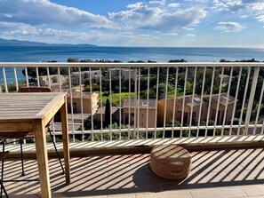 Outdoor dining - Vrbo Property (Ajaccio)