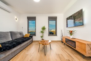 TV - Seaview Villa Sal with pool, jacuzzi and sauna (Privlaka)