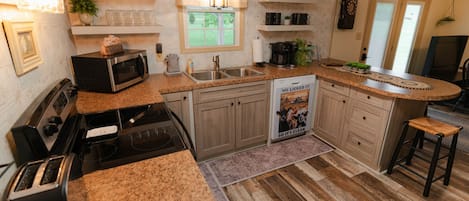 Refrigerador, microondas, horno, placa de cocina