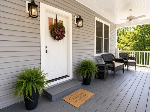 25% late summer discount! Sleeps10|Lakefront | Hot tub|Quiet Cove| Dock