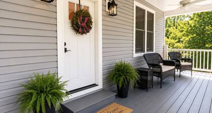 25% late summer discount! Sleeps10|Lakefront | Hot tub|Quiet Cove| Dock