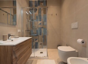 Shower, hair dryer, bidet, towels - Stylish Apartment with AC and Easy Access to Otranto Beaches (Otranto)