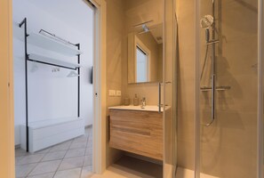 Shower, hair dryer, bidet, towels - Stylish Apartment with AC and Easy Access to Otranto Beaches (Otranto)