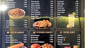 Un menú de restaurante con diferentes categorías de comida y precios.