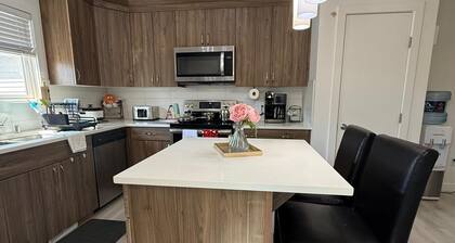 A&A Retreat/3BR Family friendly/Spacious/12min to YEG & Outlet Mall/Leduc