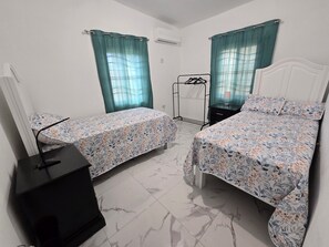 2 bedrooms, iron/ironing board, free WiFi, bed sheets - Sun-Filled Cozy House Near Beautiful Beach (Discovery Bay, St. Ann)