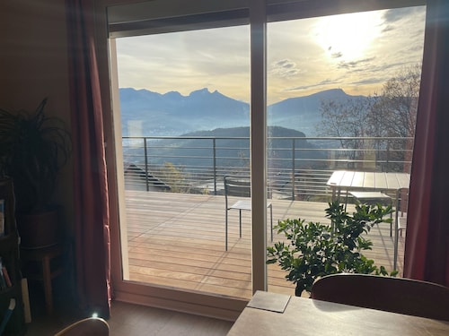 Villa familiale avec vue panoramique et jardin sur les hauteurs de Chambéry